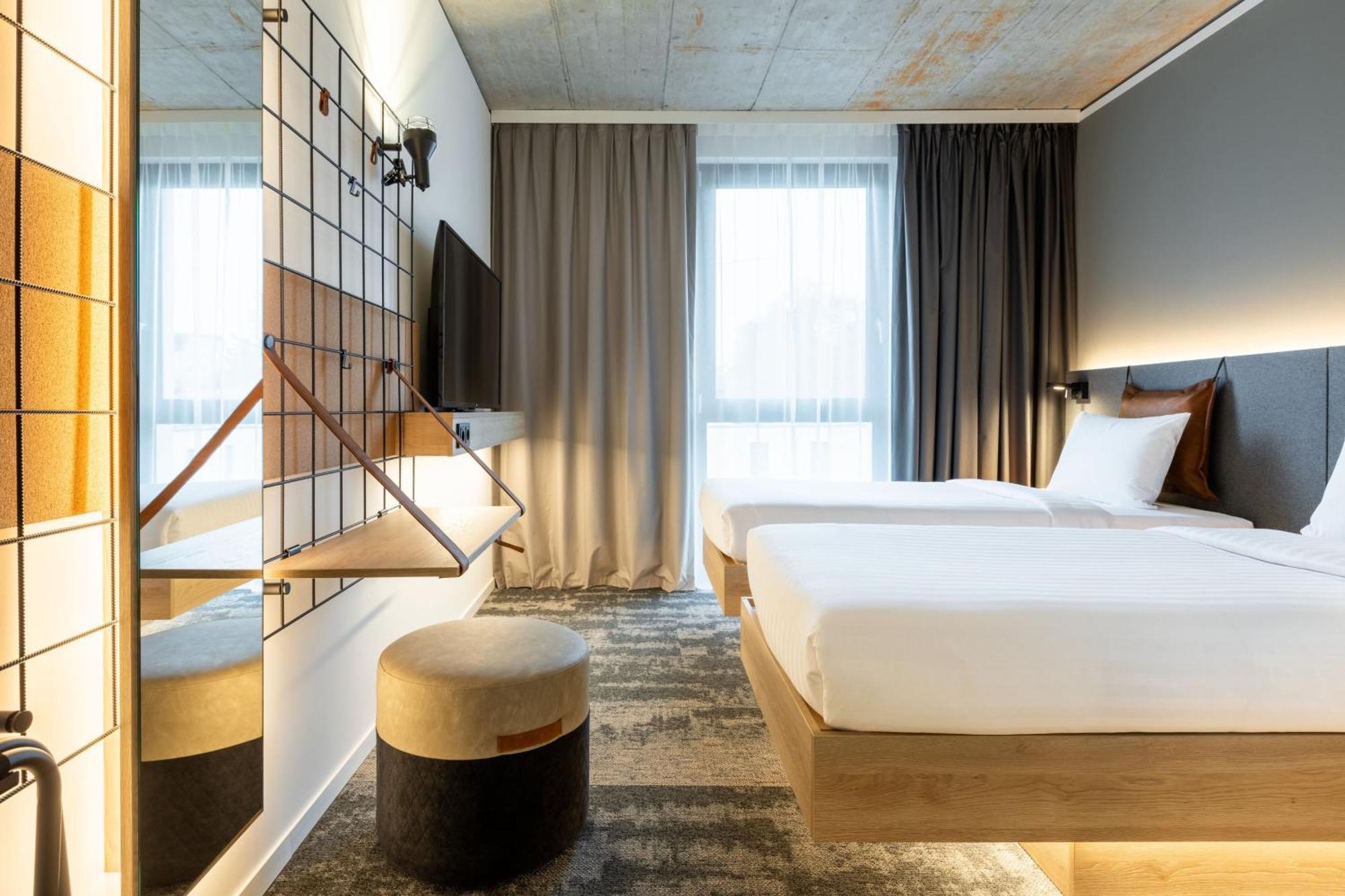 Moxy Outletcity Metzingen Метцинген Екстер'єр фото