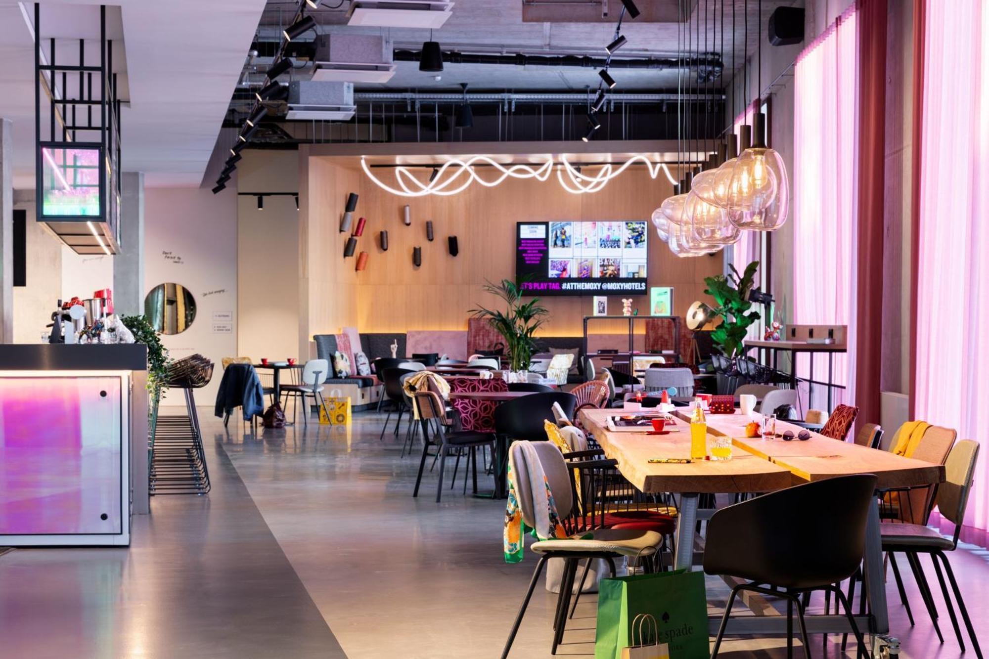 Moxy Outletcity Metzingen Метцинген Екстер'єр фото