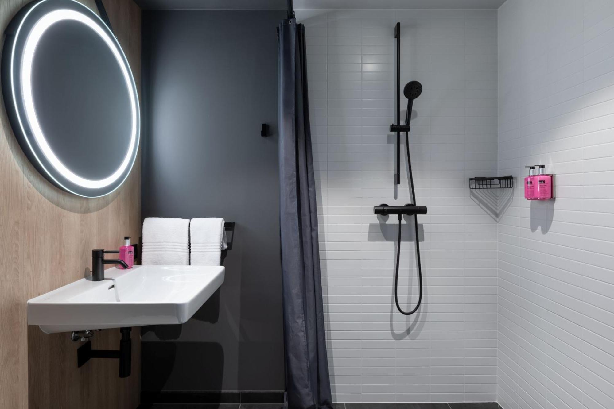 Moxy Outletcity Metzingen Метцинген Екстер'єр фото