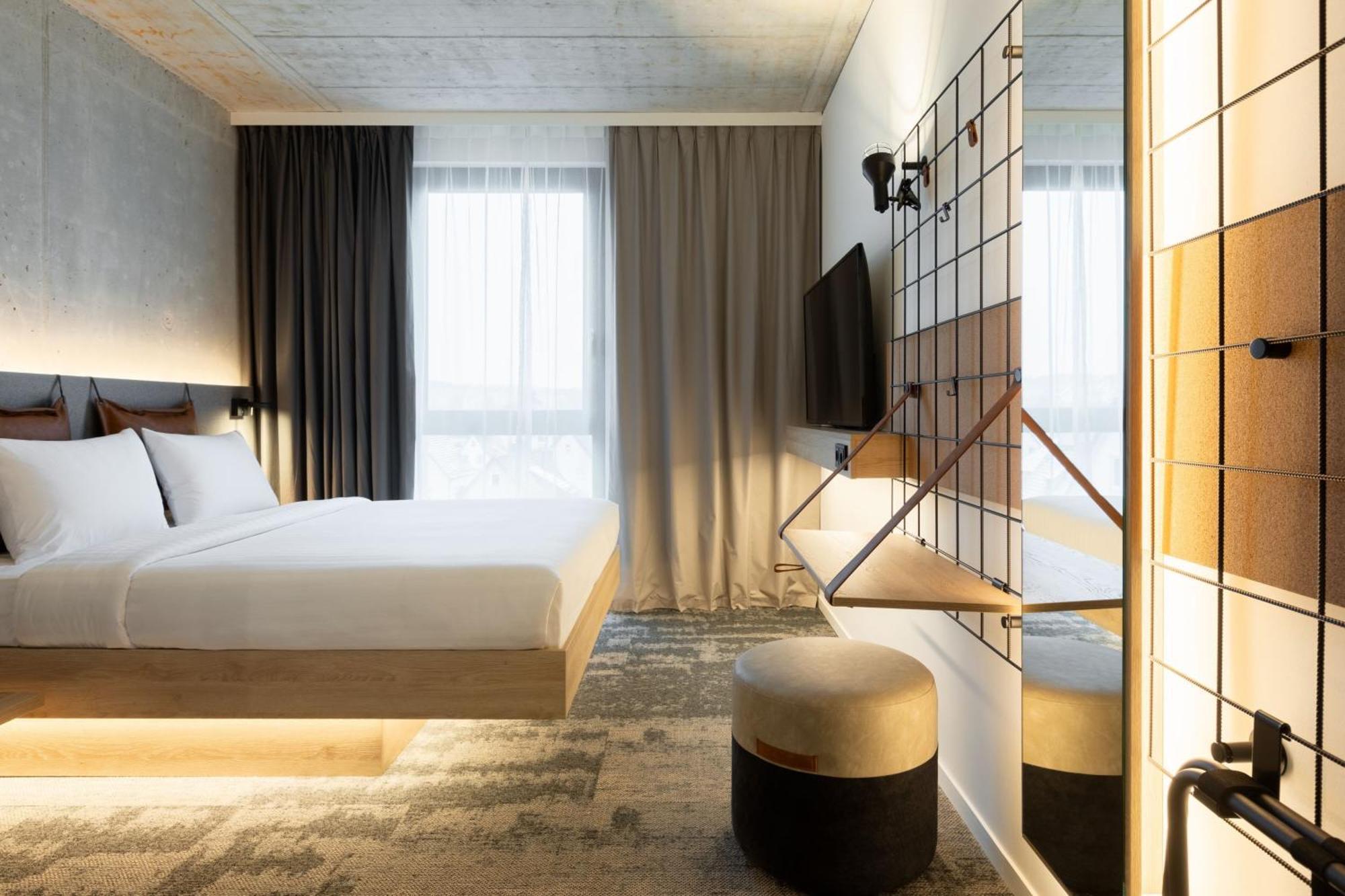 Moxy Outletcity Metzingen Метцинген Екстер'єр фото