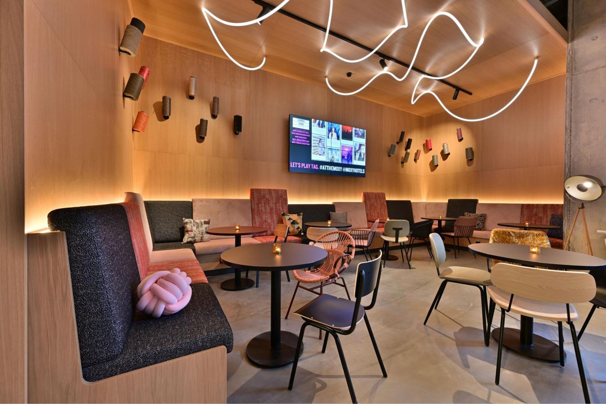 Moxy Outletcity Metzingen Метцинген Екстер'єр фото