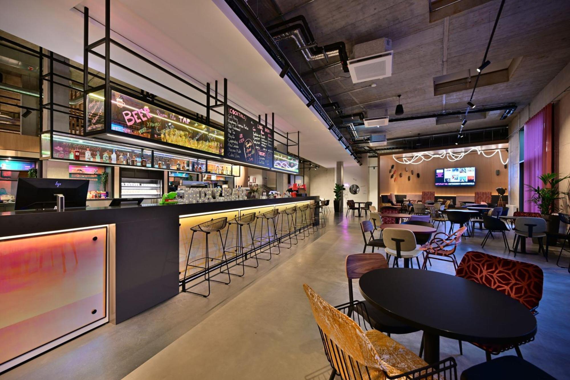 Moxy Outletcity Metzingen Метцинген Екстер'єр фото