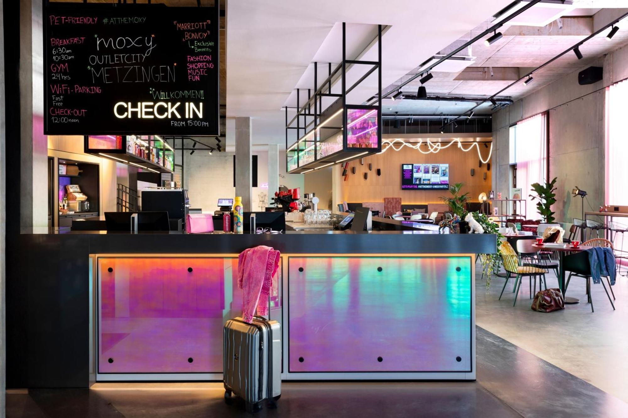 Moxy Outletcity Metzingen Метцинген Екстер'єр фото